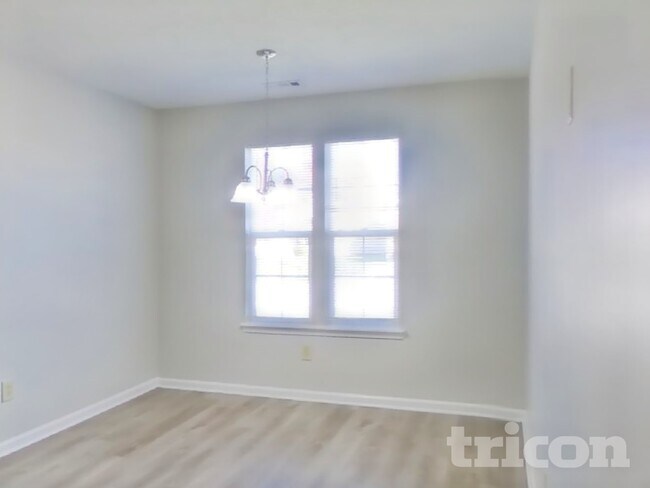 Building Photo - 1039 Central Park Blvd S