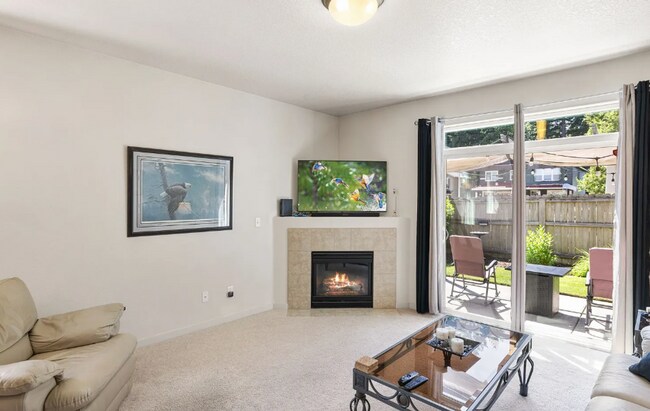 Building Photo - MUST SEE! Beautiful 3 Bedroom with Den, Ra...