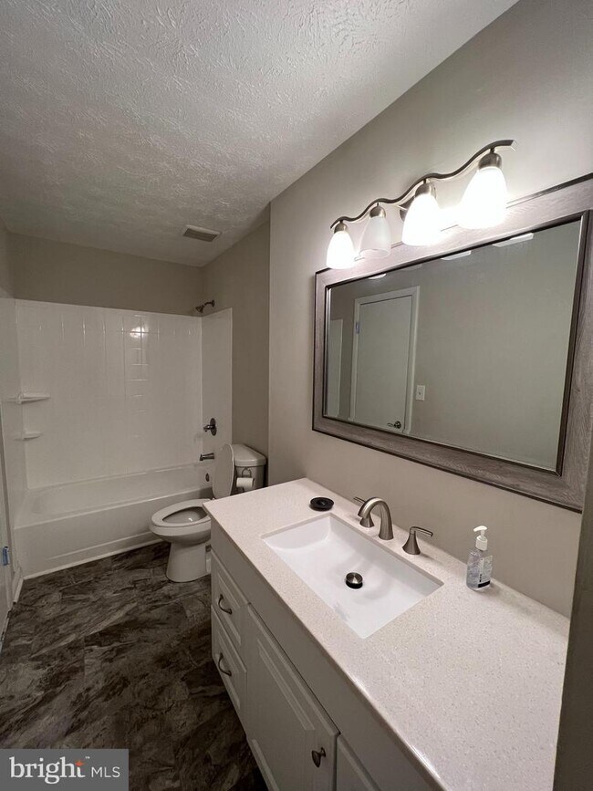 Building Photo - 310 Rambling Ridge Ct