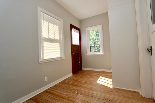 Building Photo - 2223 Harriet Ave