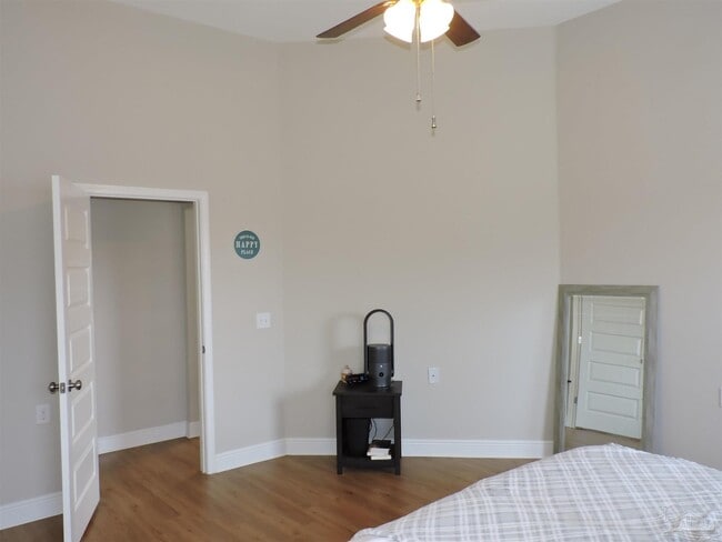 Building Photo - 5643 Vendome Ct