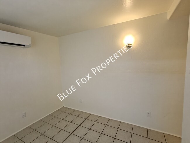 Building Photo - 3241 E Bermuda St