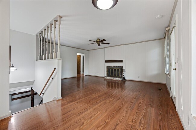 Building Photo - 717 Goodpasture Terrace