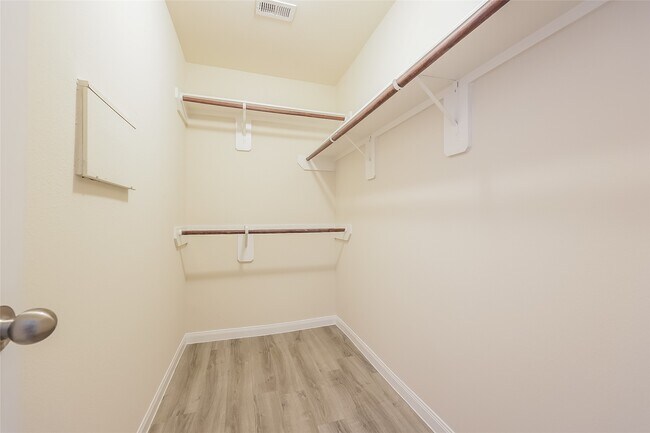 Building Photo - 12702 Memorial Ranch Rd