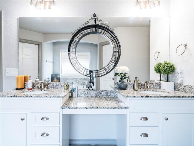 Building Photo - 130 Cisterna Dr