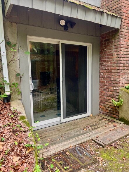 Building Photo - 5 Highland Ln