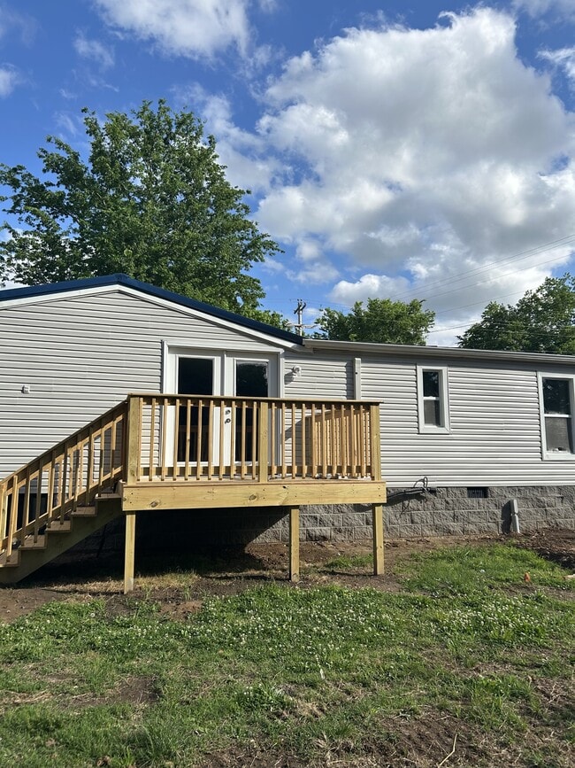 Building Photo - 601 Moores Dr