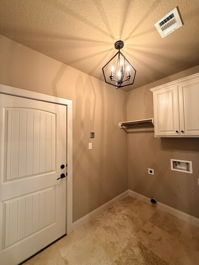 Building Photo - 4306 Rock Bend Dr