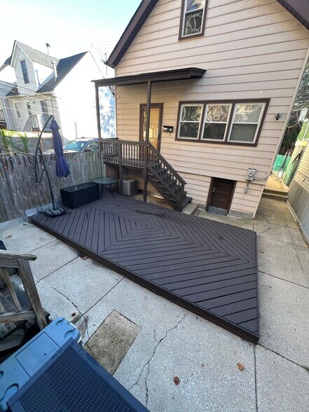 large outdoor shared deck - perfect for grilling! - 1031 W Wolfram St