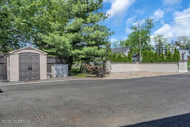 Building Photo - 620 Brookside Dr