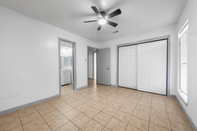 Building Photo - 6827 Chasewood Dr