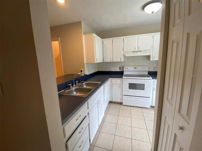 Building Photo - 6138 SW 8th Ln