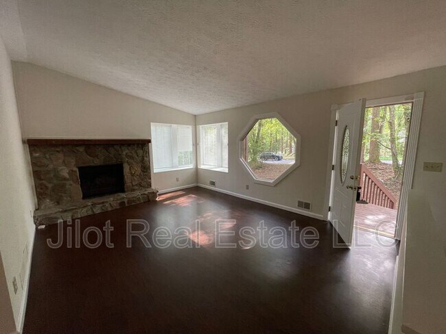 Building Photo - 221 Rustic Ridge Dr NE