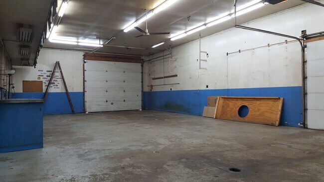 Building Photo - 21 E Romeo Rd