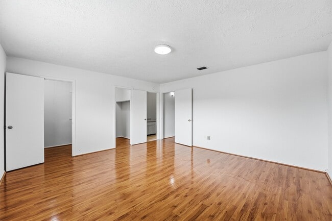 Building Photo - 12447 Sharpview Dr