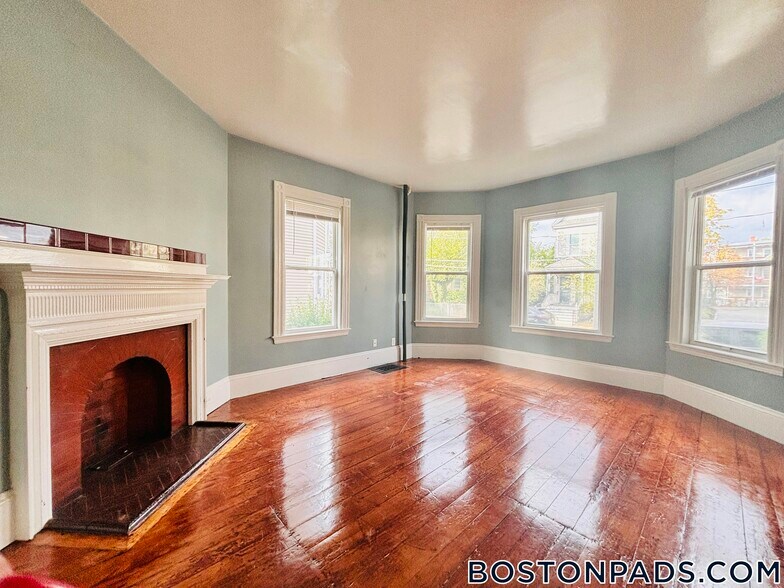 Building Photo - 52 Harvest St