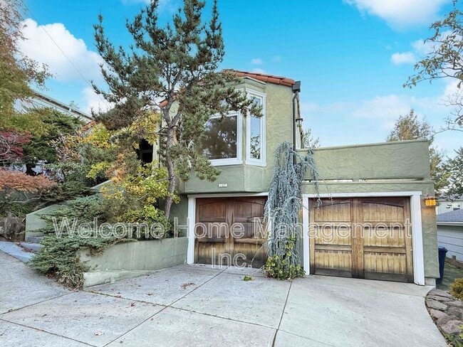 Primary Photo - 127 Escobar St