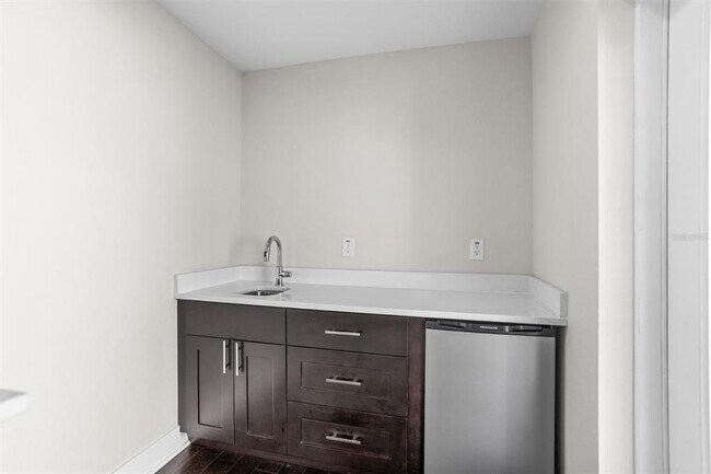 Building Photo - 818 2nd Ave N