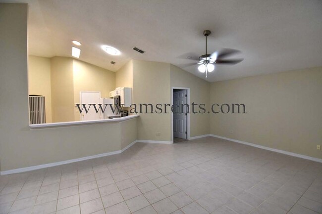 Building Photo - Delightful 3 bedroom house in Davenport