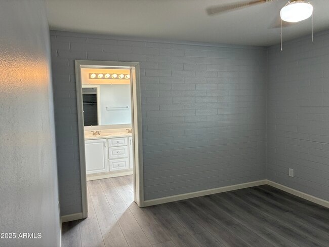 Building Photo - 10530 W Hope Dr