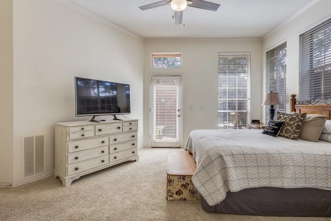 Building Photo - 5929 La Cumbre Dr