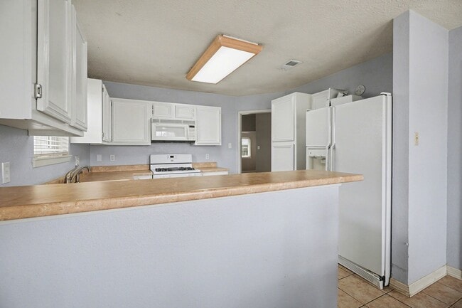 Building Photo - 454 Lost Rock Dr