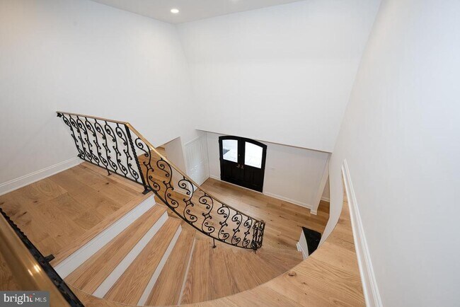 Building Photo - 4103 Laurel Dr