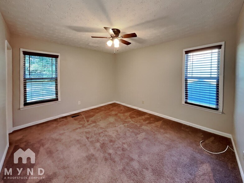Building Photo - 3259 Pawnee Dr