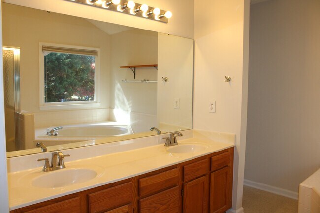 Building Photo - 112 Wenonah Way