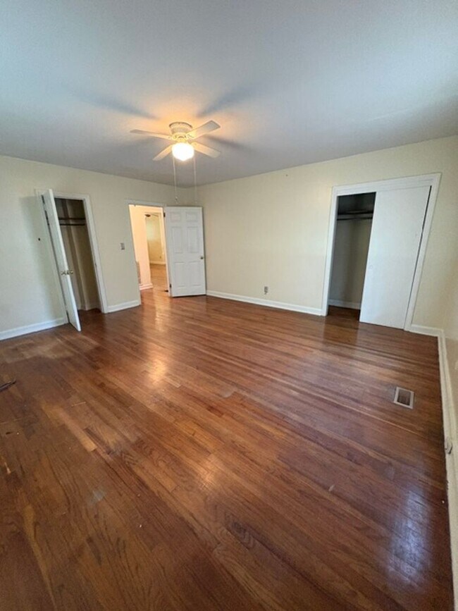Building Photo - 271 Peachtree Cir