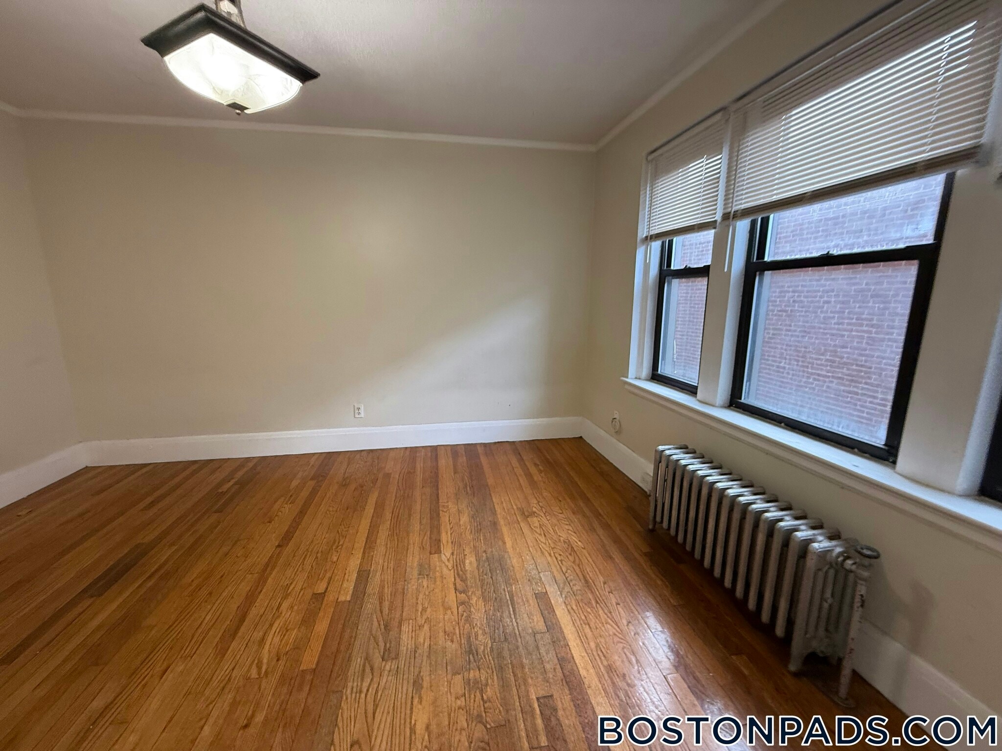 Building Photo - 349 Pleasant St