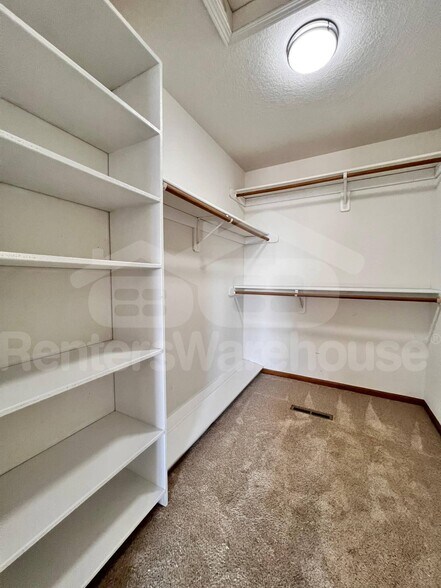 Building Photo - 1709 NE Sherman Ct