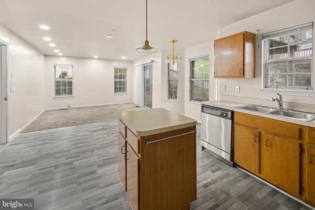 Building Photo - 7637 Seans Terrace