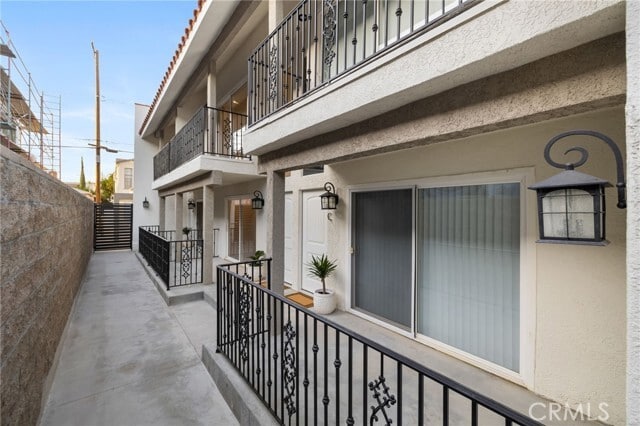 Building Photo - 621 E Cedar Ave