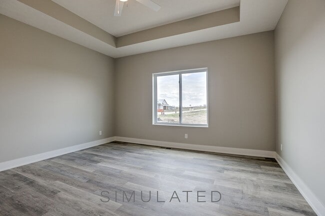 Building Photo - Luxury Townhome