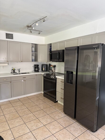 Building Photo - 3623 SW 15th St