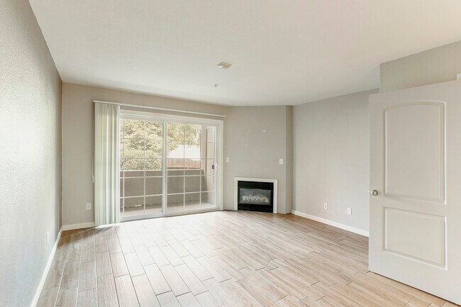 Building Photo - 3739 Black Eagle Dr