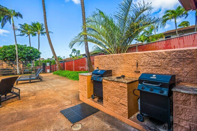 Building Photo - Top-floor, ocean-view 1BR/1BA condo in Honokowai — close to Honokowai Beach Park and Bad Ass Coffee.