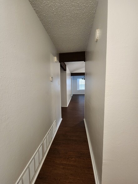 Building Photo - 2107 Lazy Ridge Dr