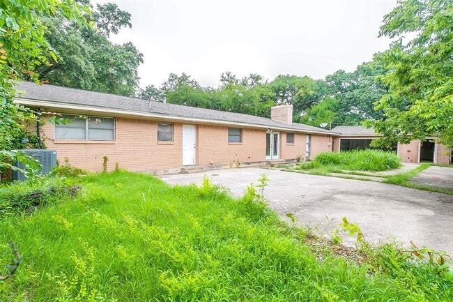 Building Photo - 1601 Holt St