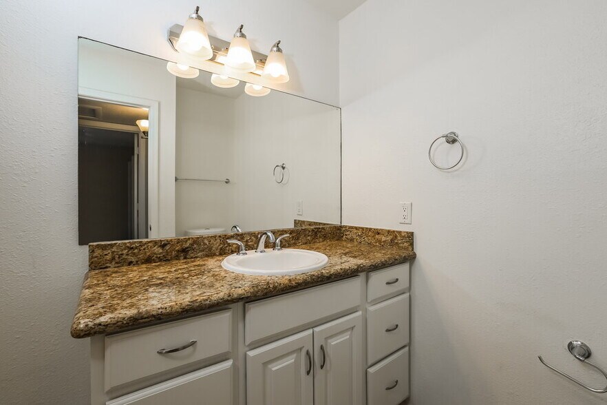 Building Photo - 7026 S 41st Pl