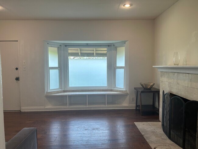 Building Photo - 243 W Elm Ave