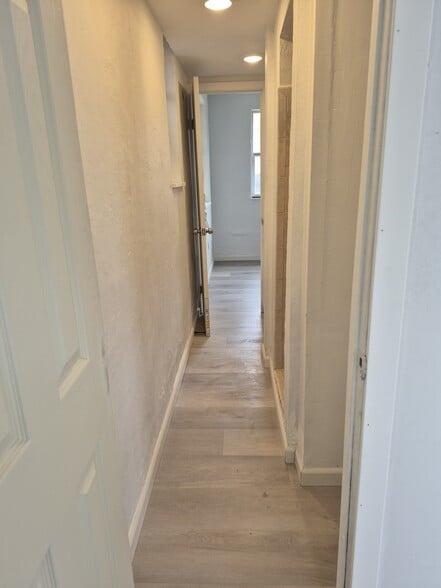 Building Photo - 628 SW Krome Ter