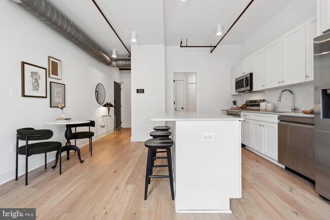 Building Photo - 901 King St