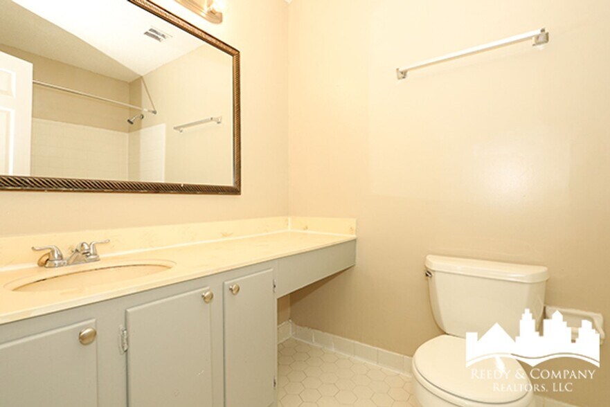 Building Photo - 3054 Pine Allee Cove