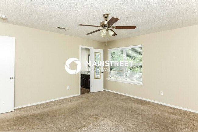 Building Photo - 3 Bedroom Pet-Friendly Home in Fort Worth, TX with Main Street Renewal