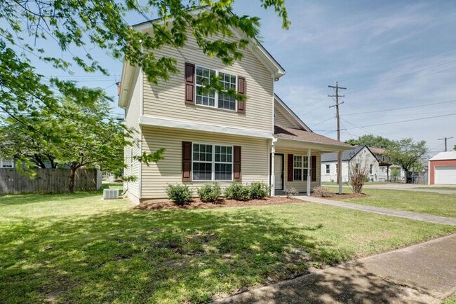 Building Photo - Beautiful Two Story Home in Old Hickory