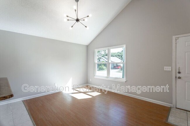 Building Photo - 2005 S Lyerly St