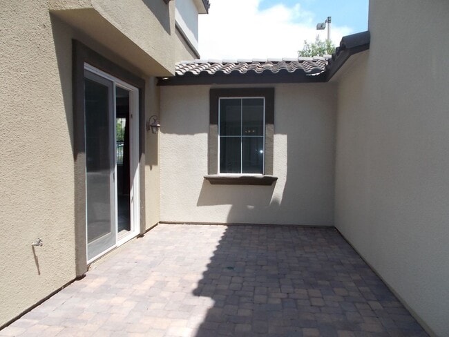 Building Photo - Stylish Summerlin Townhome with Private Co...