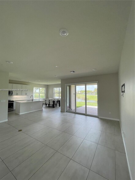 Building Photo - 4615 Greenway Dr